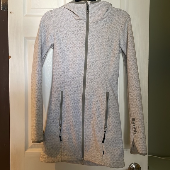 BENCH JACKET - Picture 1 of 6